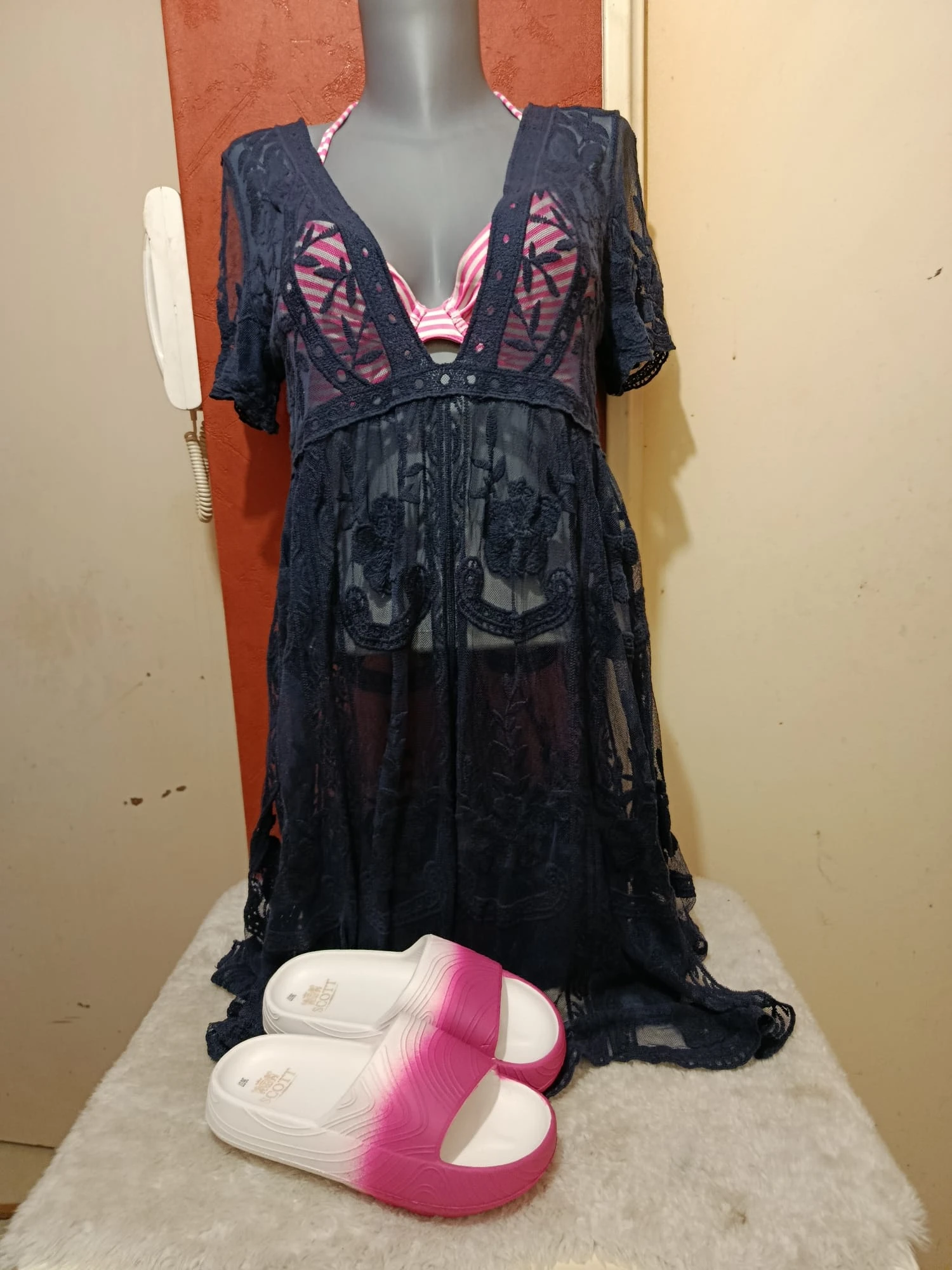 Bohemian chic lace beach dress with side slit One size fits all – photo 3